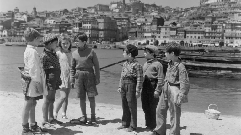Aniki Bóbó de Manoel de Oliveira