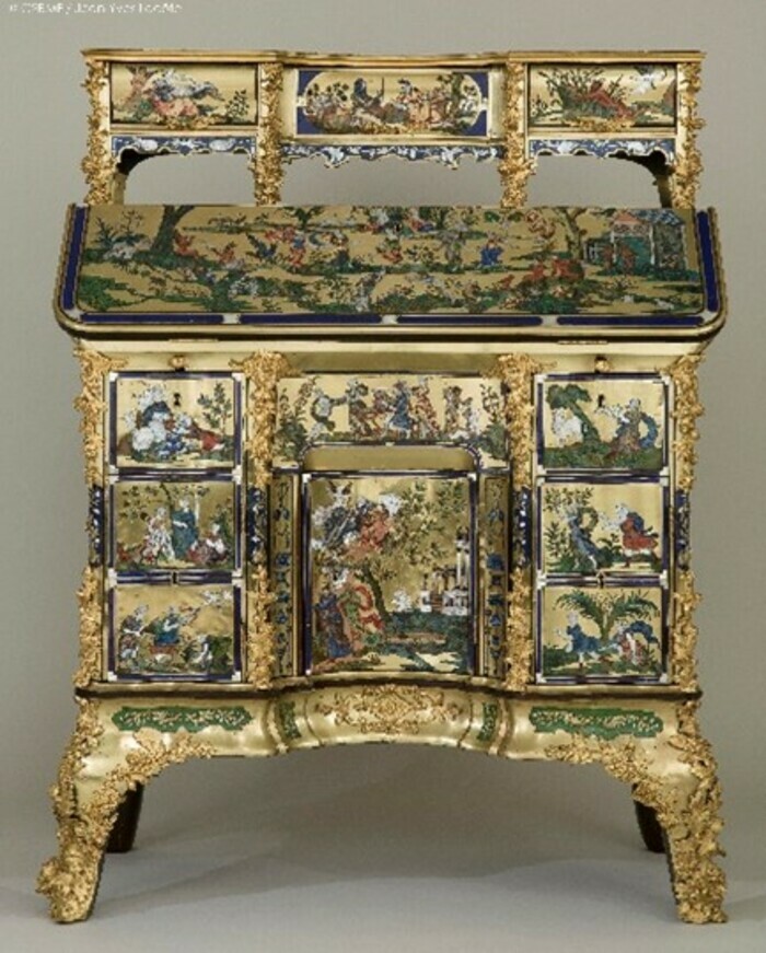 Authenticité et restauration du mobilier