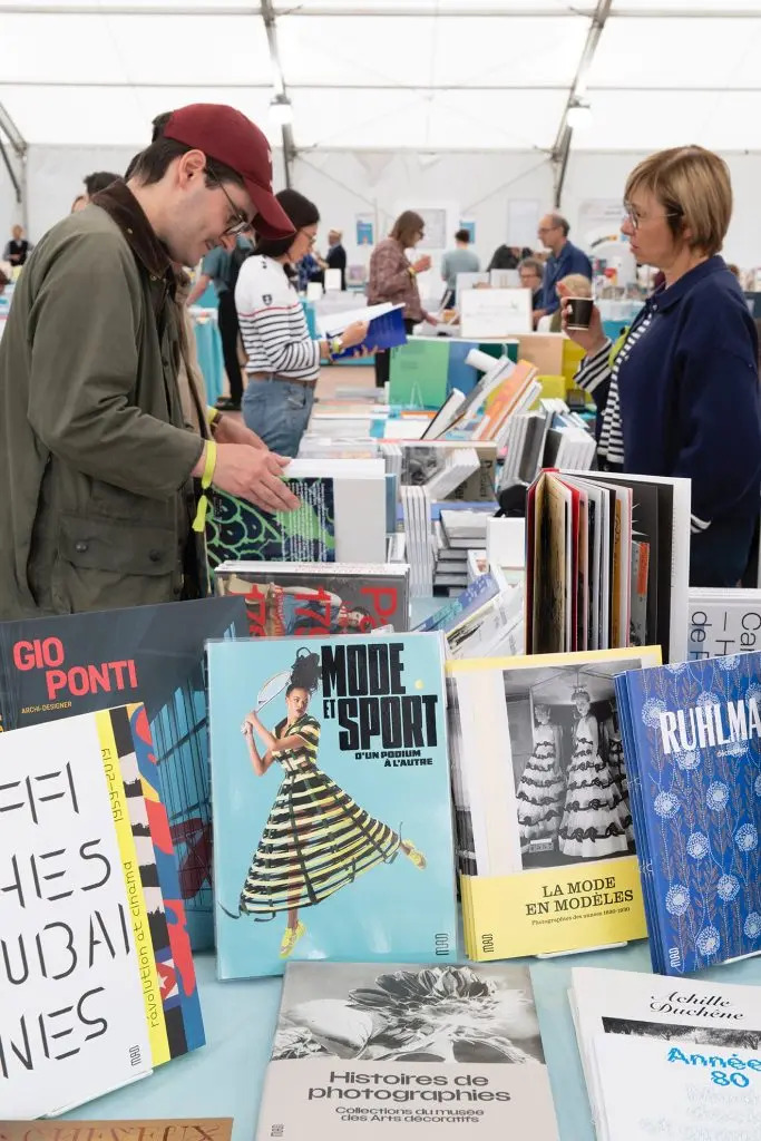 Photo du salon du livre et de la revue d'art au FHA 2025