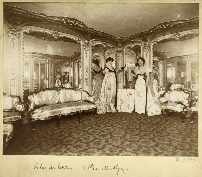 Vestiaires des prostitutions : la rue