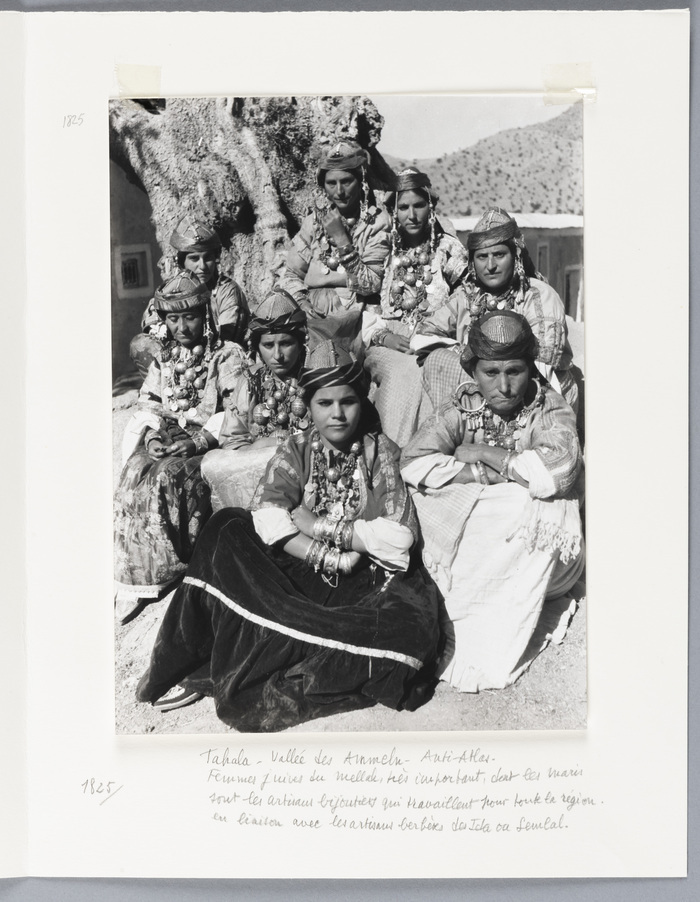 Parures et vêtements. Les collections marocaines du mahJ à la lumière des photographies de Jean Besancenot