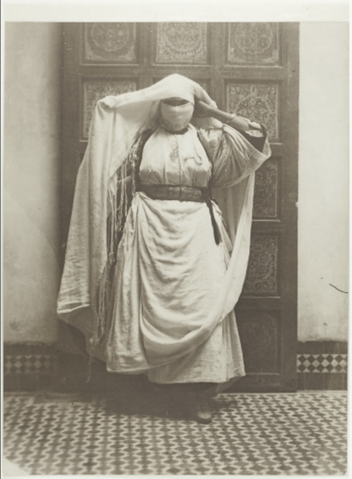 Déplier les photographies coloniales du Maroc