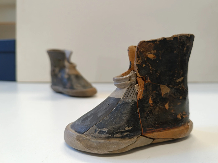 Marcher à l’égéenne : modes et usages des chaussures dans la Grèce Préclassique