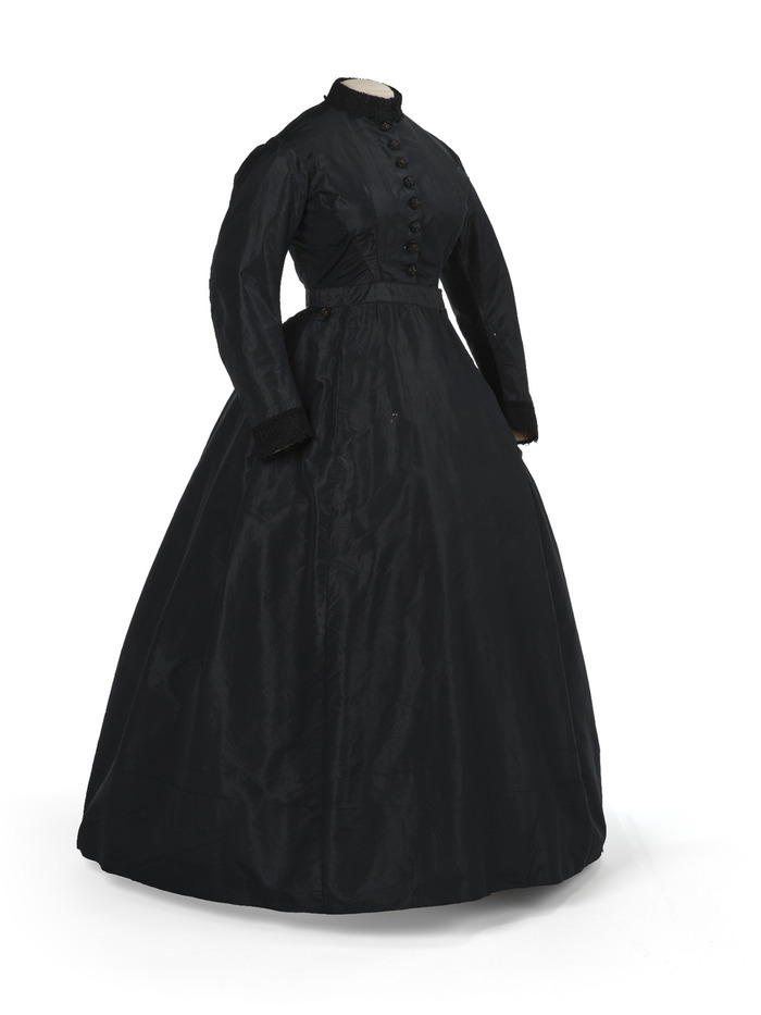 Du deuil "souillure" au deuil à la mode. Une histoire du vêtement de deuil