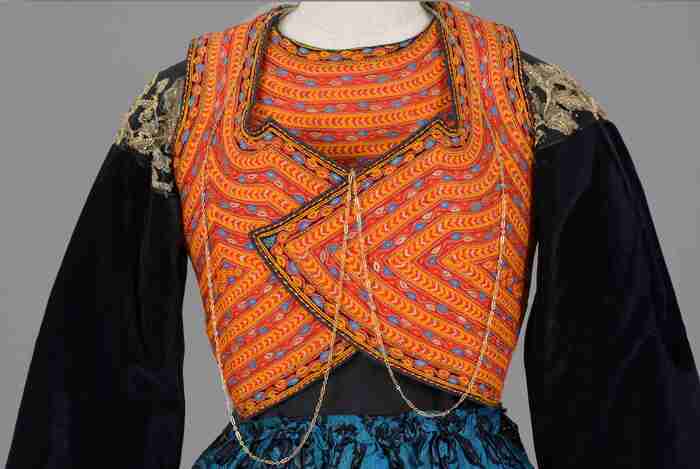 Incandescence brodée. L’habit de Ploaré