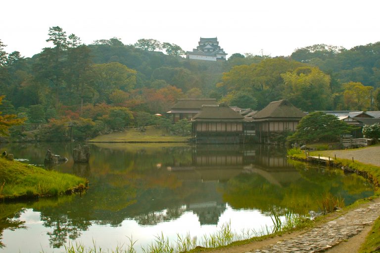 Un jardin seigneurial dans le Japon de l’époque d’Edo : dispositif et paysage du Genkyūen de Hikone