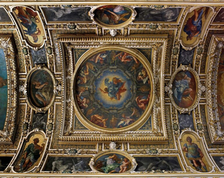 Le décor de la chapelle de la Sainte-Trinité au château de Fontainebleau : historique et analyse du décor immeuble